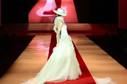 中国天津婚博会现场婚纱礼服时尚发布会 中国天津婚博会现场婚纱礼服时尚发布会